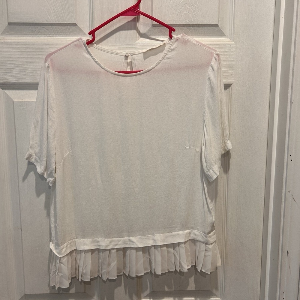 Les Amis Womens White Short Sleeve Shirt Pleated Hem Size Large Boho Romantic